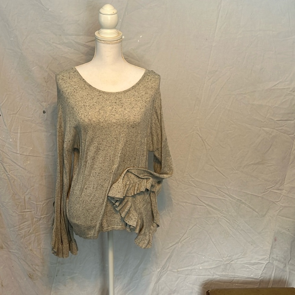 NM Neiman Marcus Grey Ruffle Sleeve Sweater